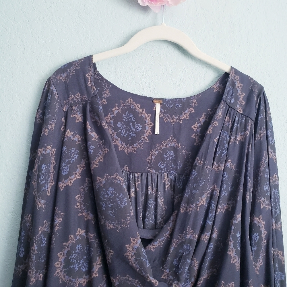 Free People Cowling Around Gray Floral Paisley Long Sleeve Blouse - Picture 4 of 8